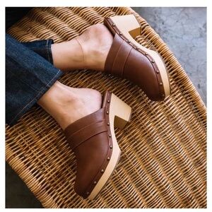 Elegant Tan Leather Mules